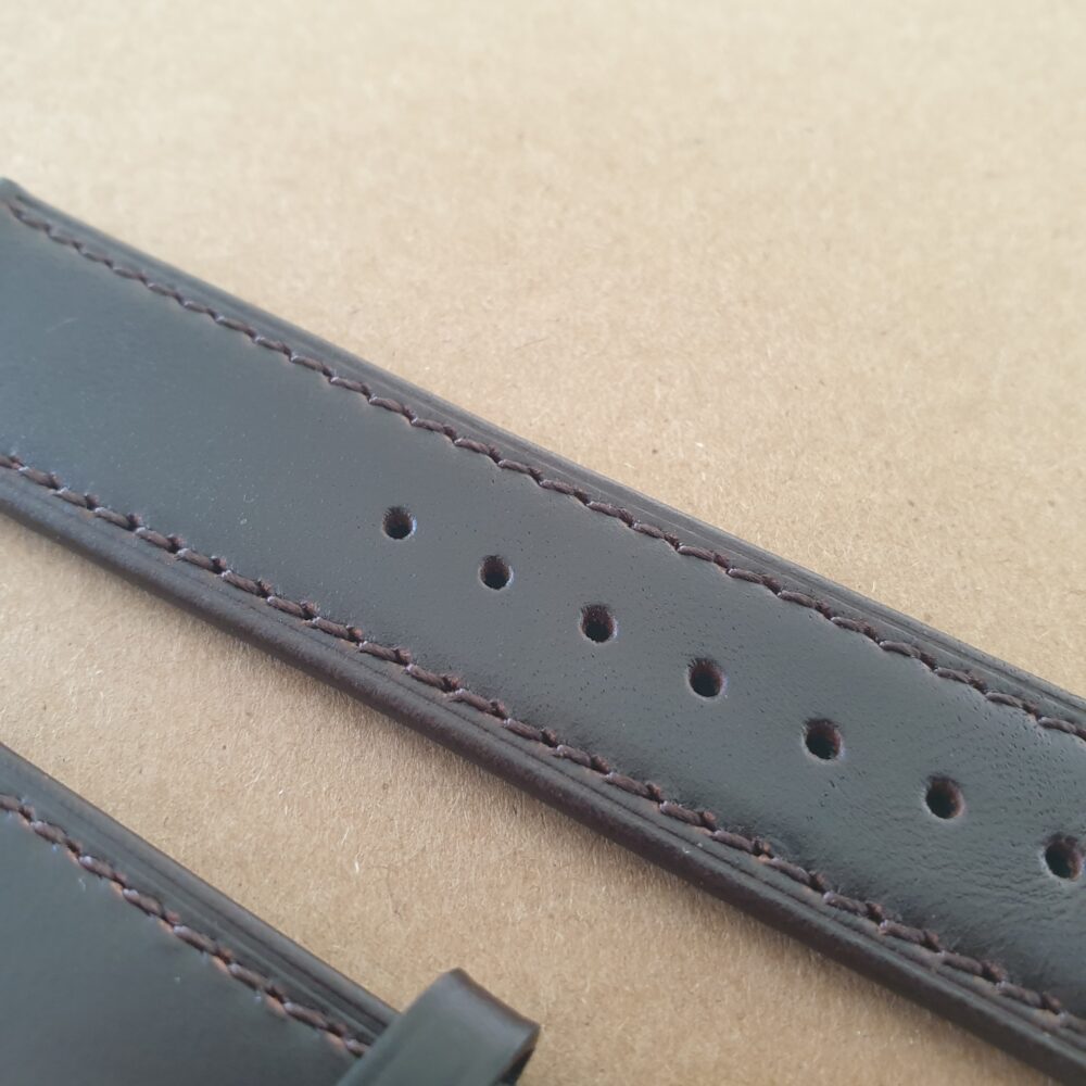 Eudlo Dark Brown leather closeup