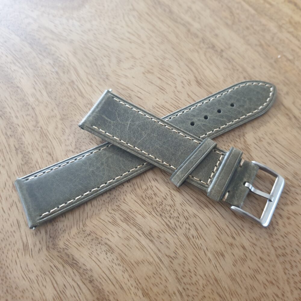 Pialba Vintage Green Leather grain crossed over each band section