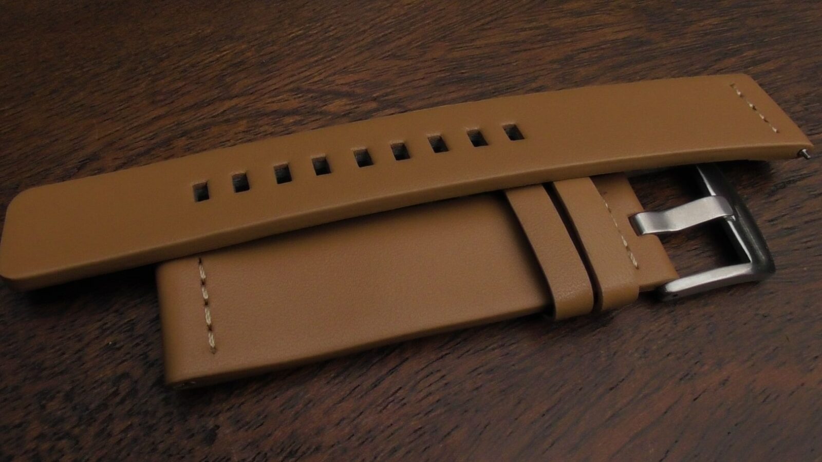 valdora watch straps are flat with no stitching